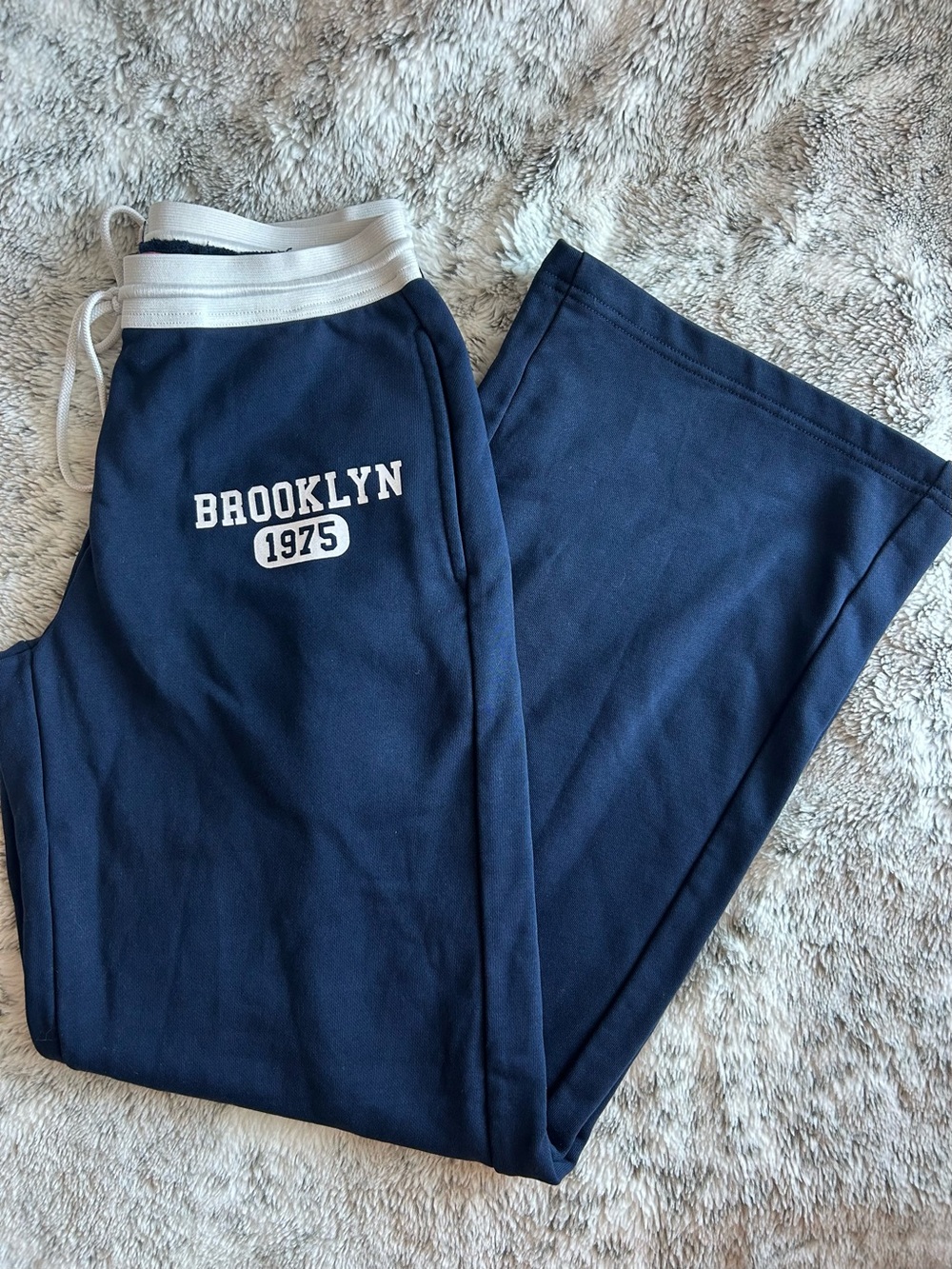 NWOT Edikted Navy Sweatpants XS
